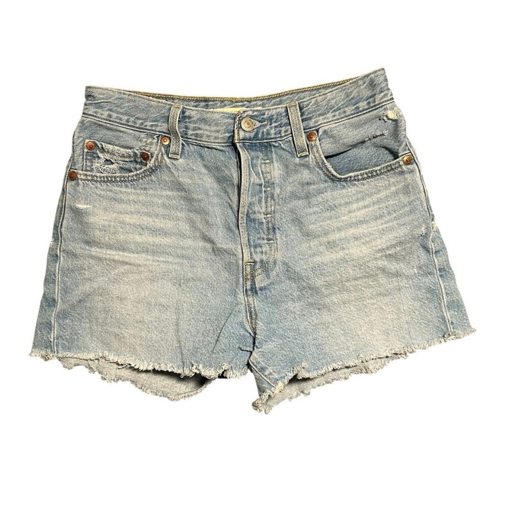 Levi’s Ribcage Women’s Size 29 Light Wash Distressed Shorts